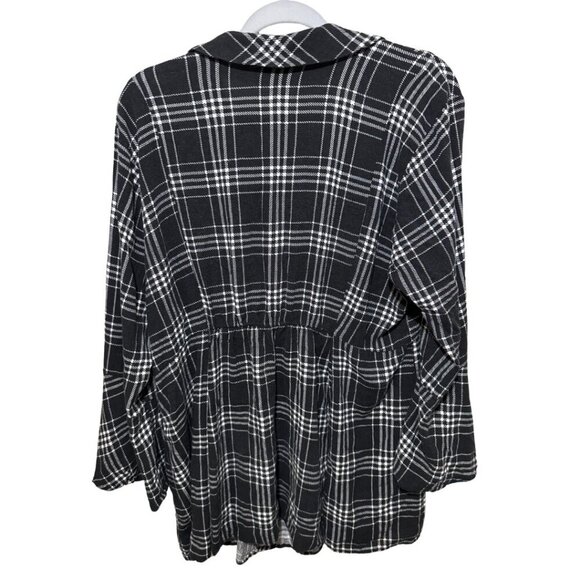 Torrid Button top shirt flowy black plaid size 2 - Picture 4 of 6